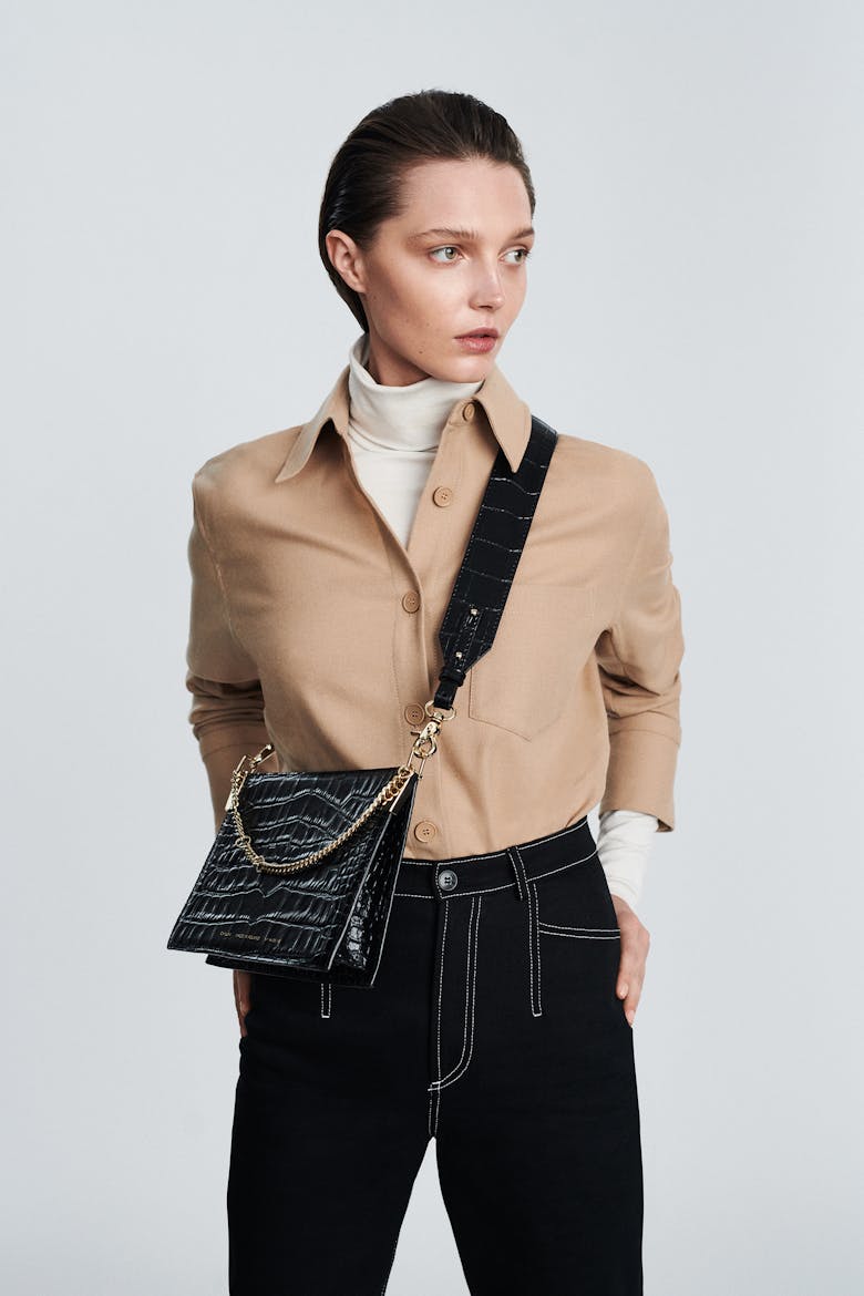 Chain Bag “glossy black crocodile”