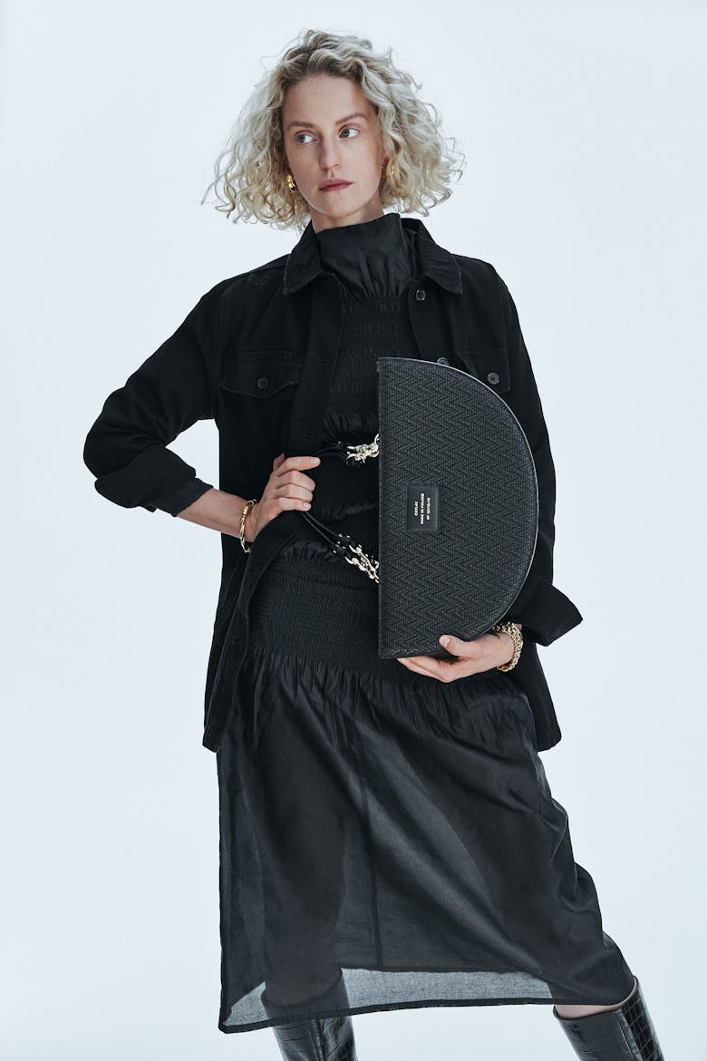 Half Moon Bag “black woven leather”