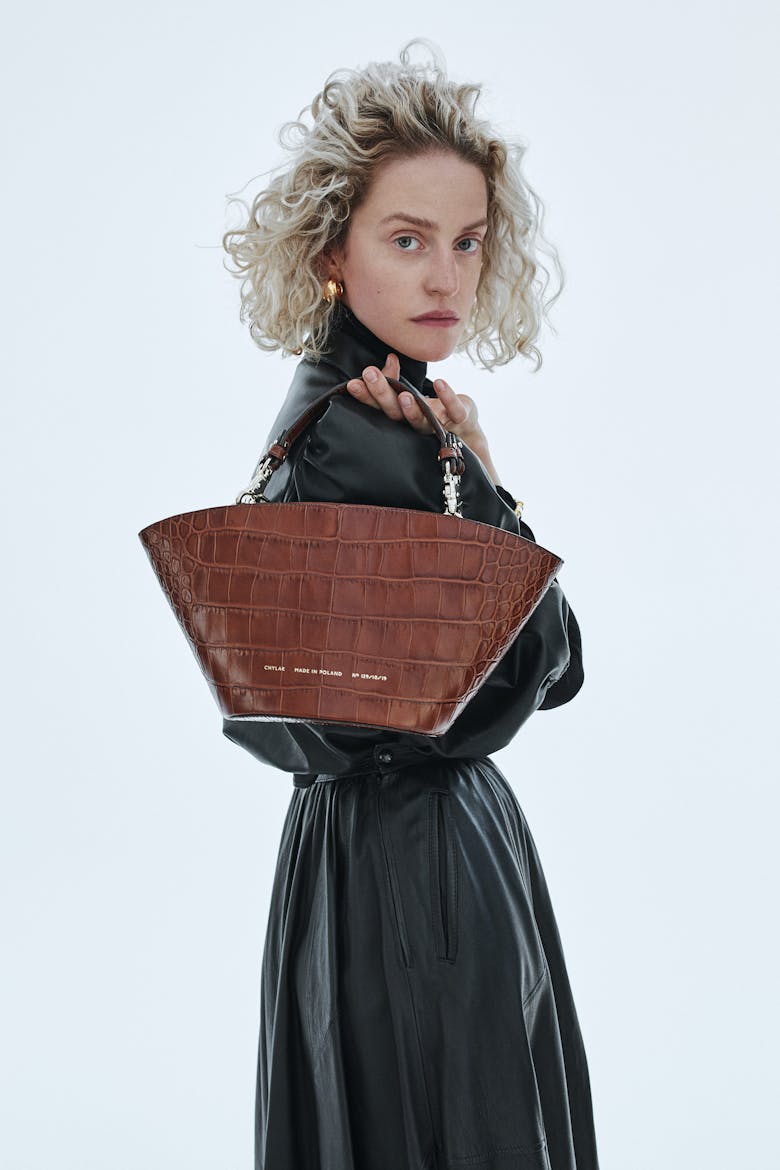 Small Basket Bag “glossy caramel crocodile”