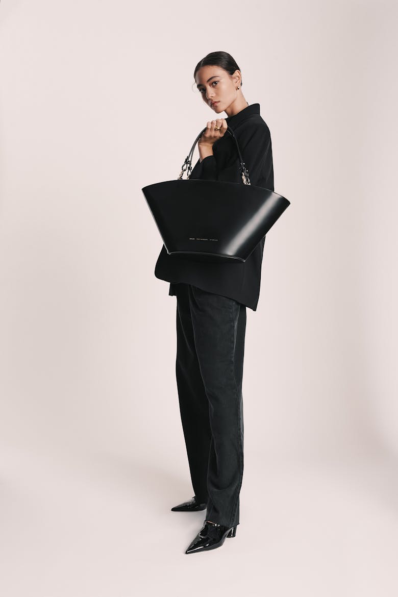 Maxi Basket Bag “glossy black”