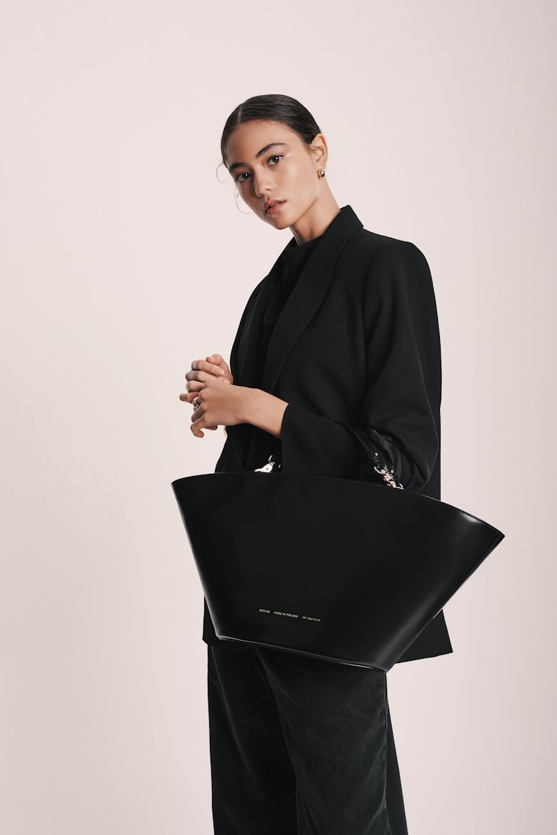 Maxi Basket Bag “glossy black”