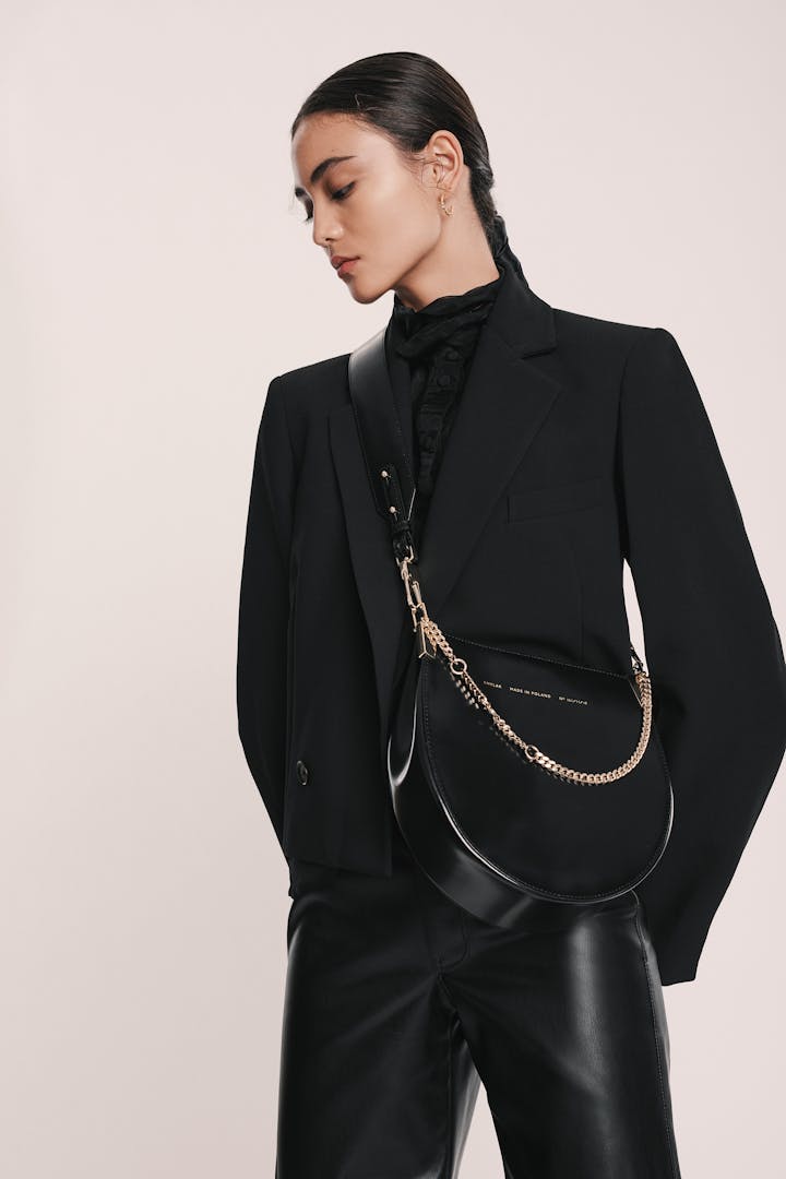 Horseshoe Chain Bag “glossy black”