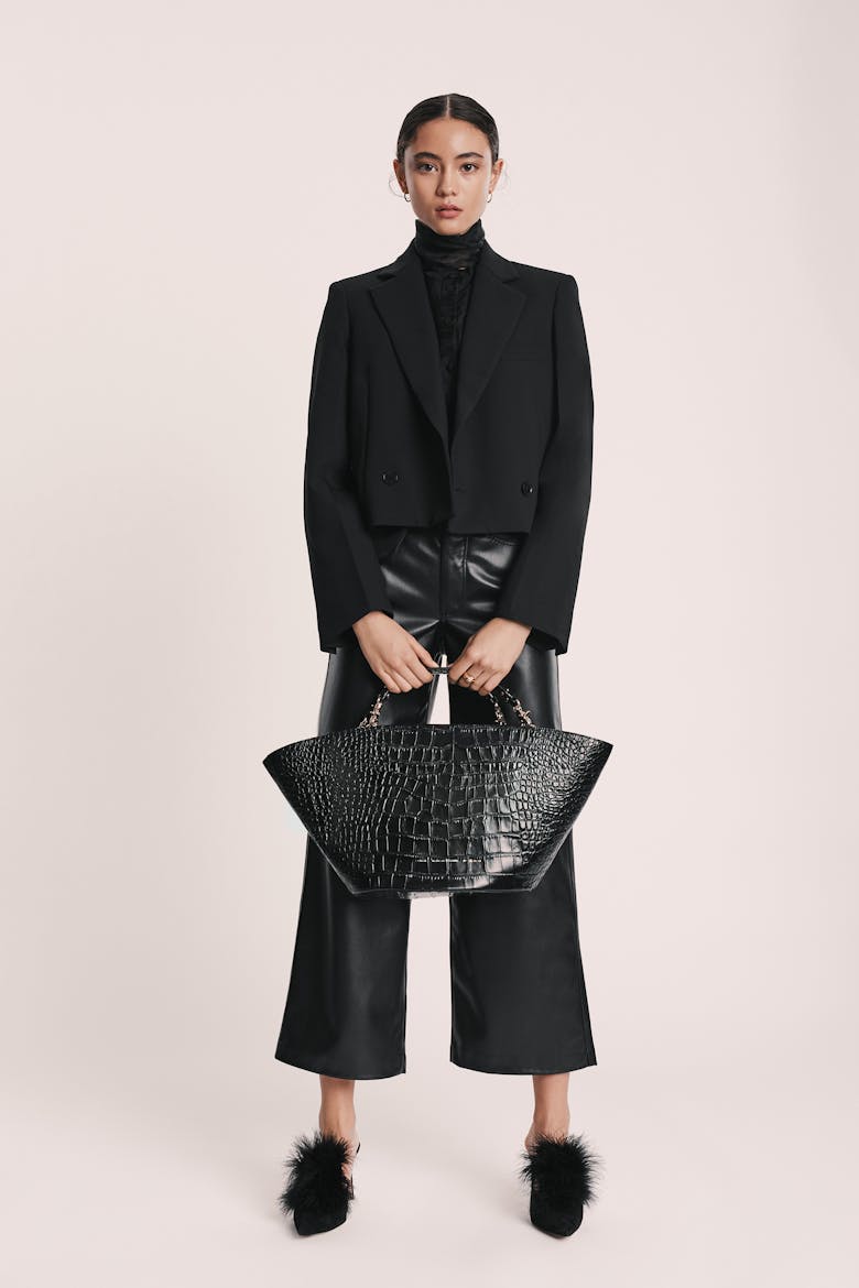 Maxi Basket Bag “glossy black crocodile”