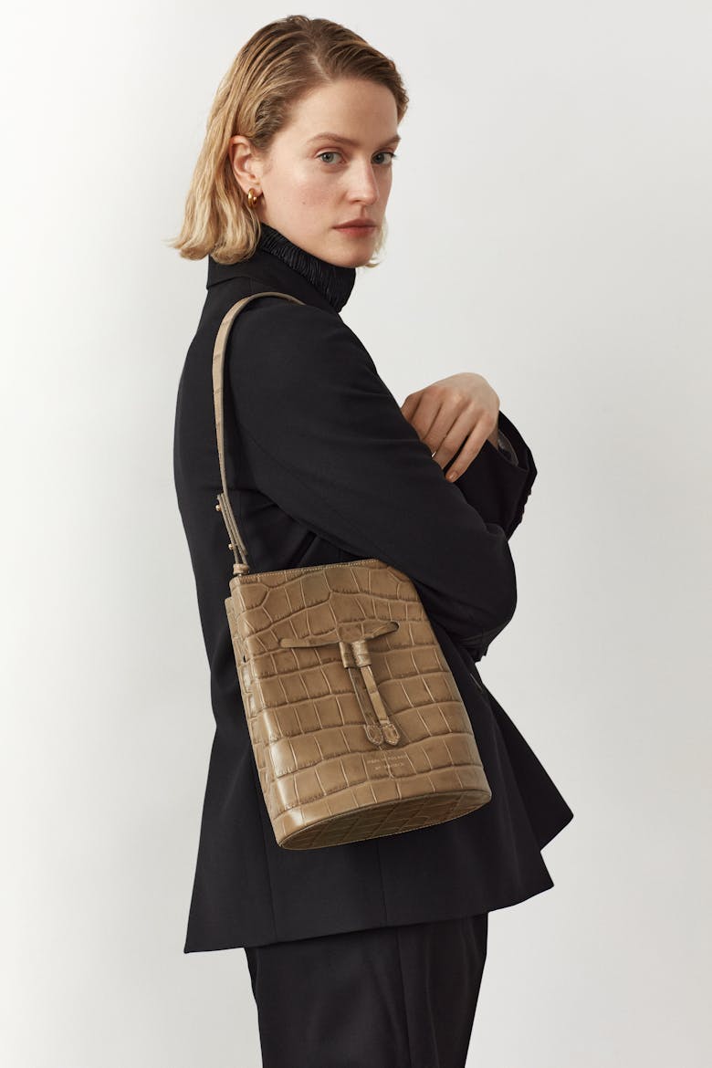 Structured Bucket Bag “beige crocodile”