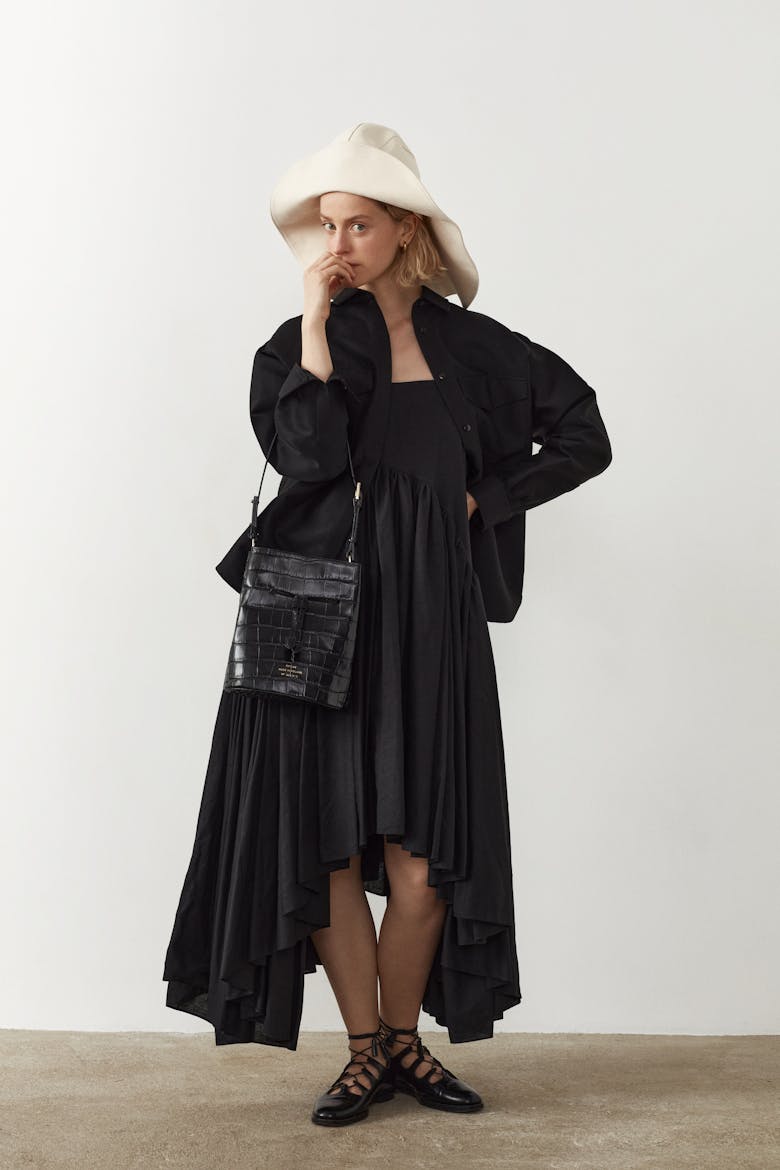 Structured Bucket Bag “glossy black crocodile”