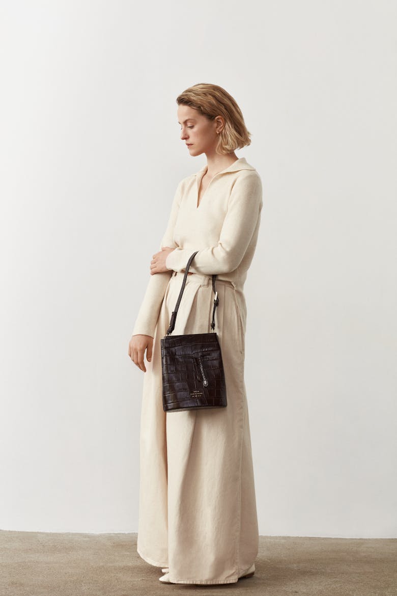 Structured Bucket Bag “glossy brown crocodile”