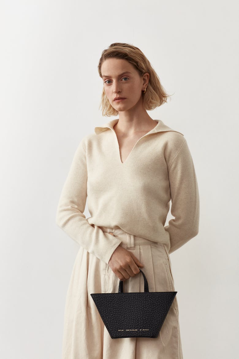 Trapeze Bag “black pebbled leather”