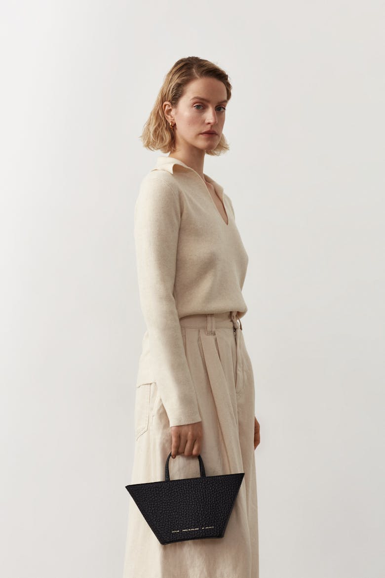 Trapeze Bag “black pebbled leather”