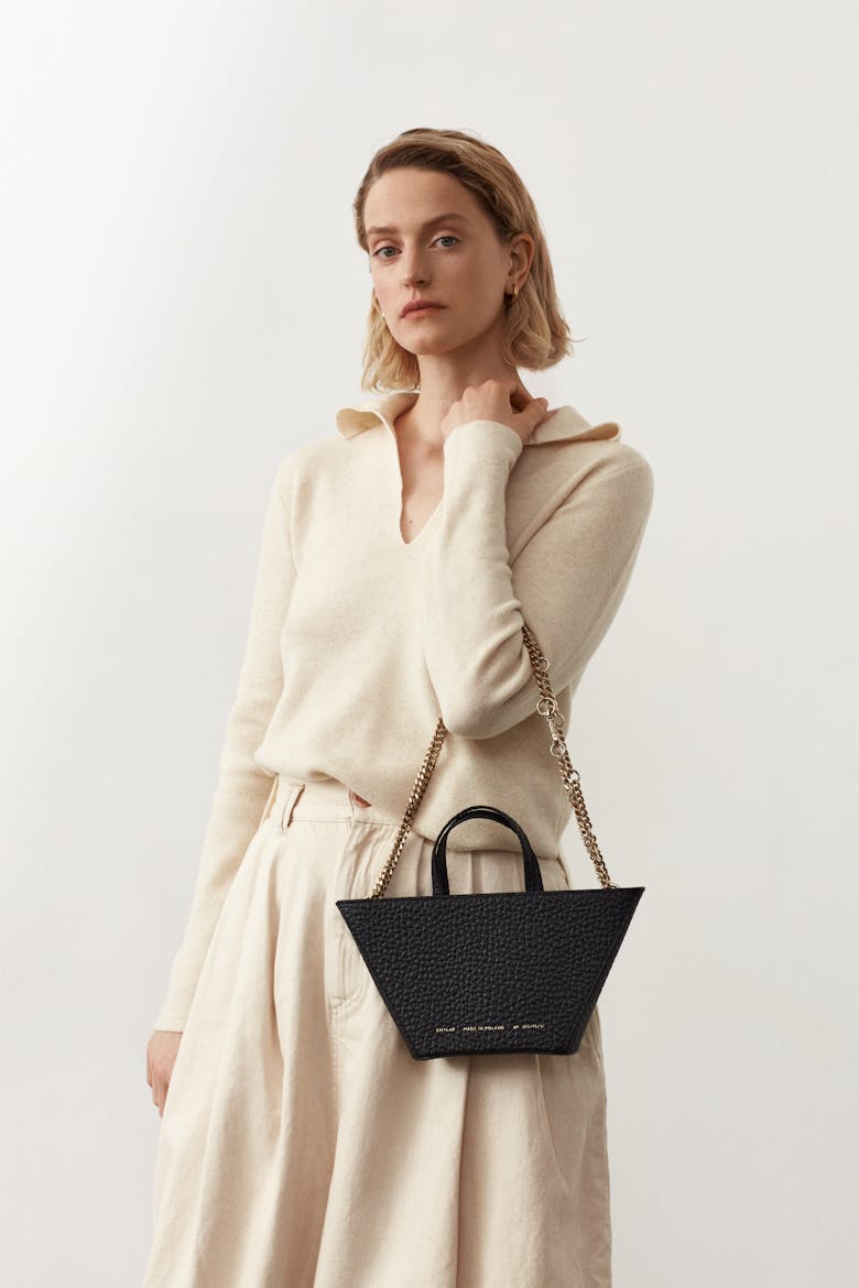 Trapeze Bag “black pebbled leather”