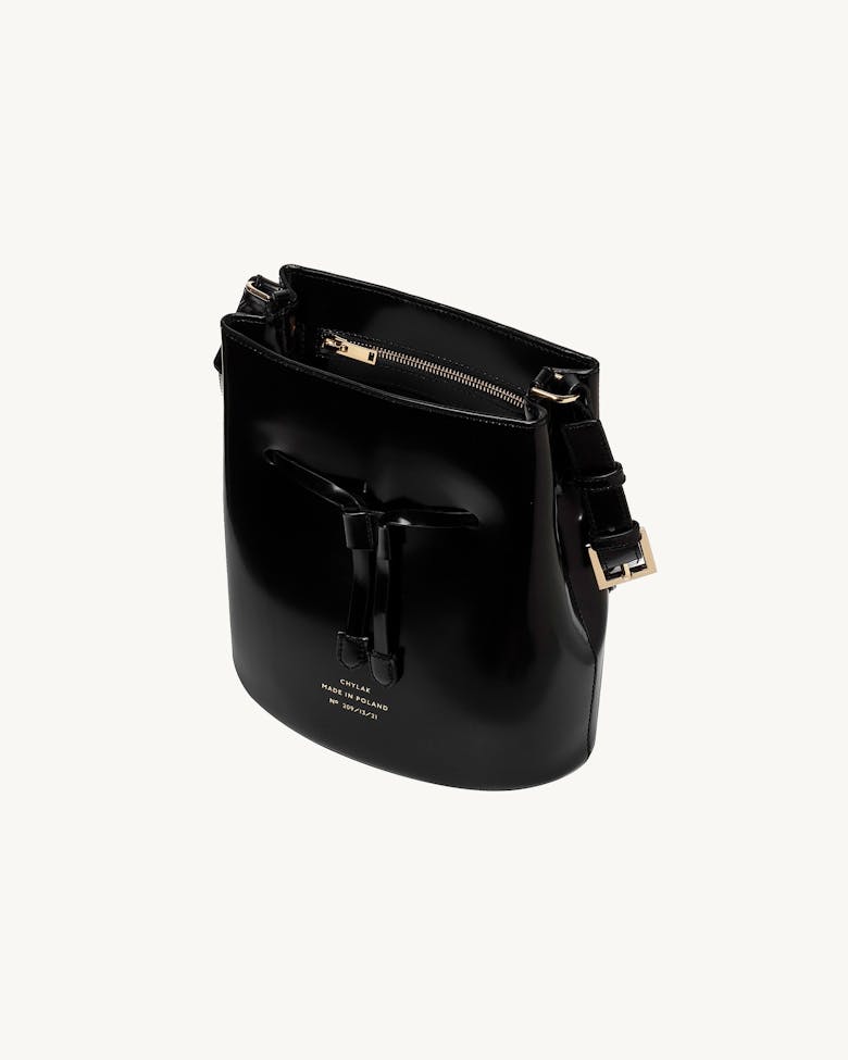 Structured Bucket Bag “glossy black”