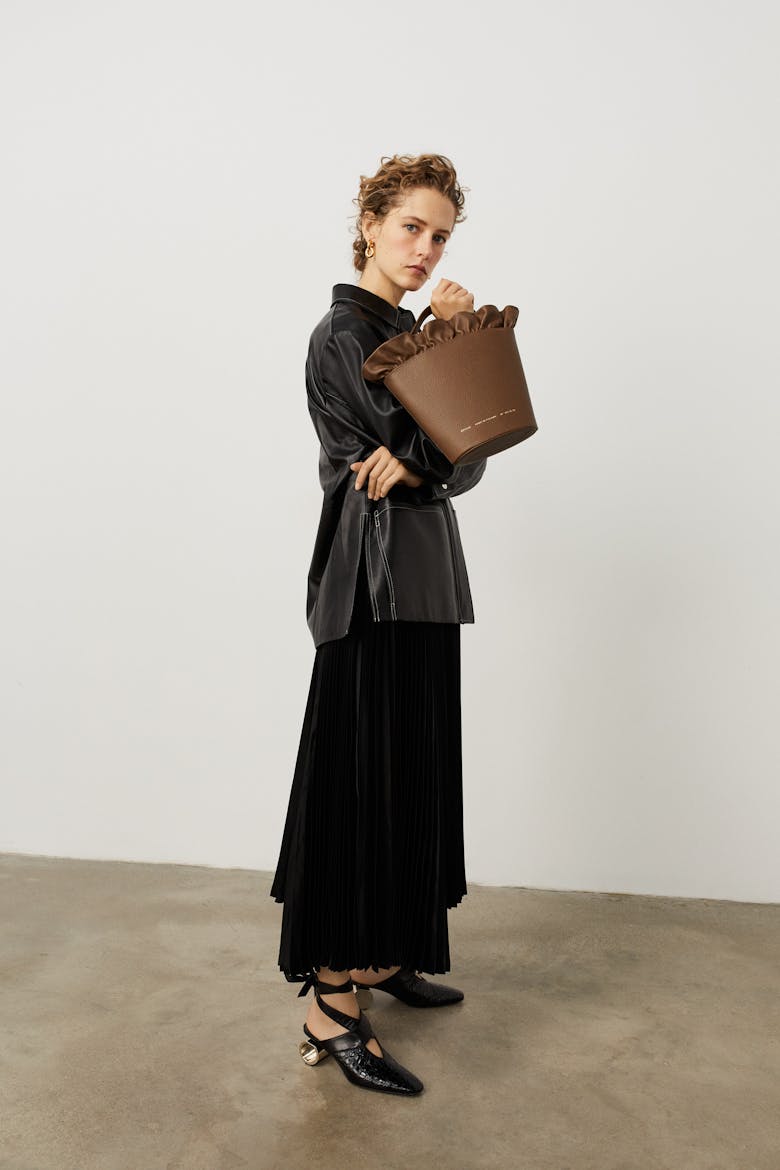 Flounce Bucket Bag “Café-Au-Lait”