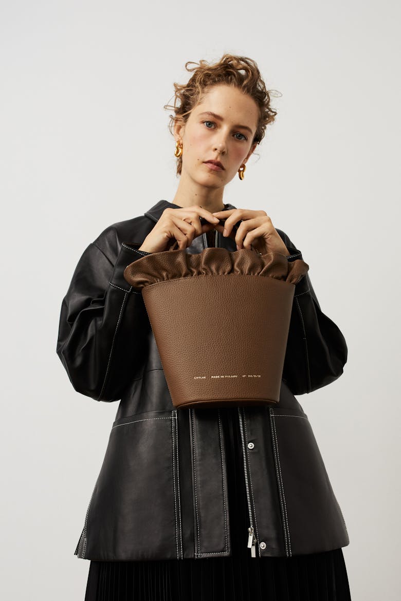 Flounce Bucket Bag “Café-Au-Lait”