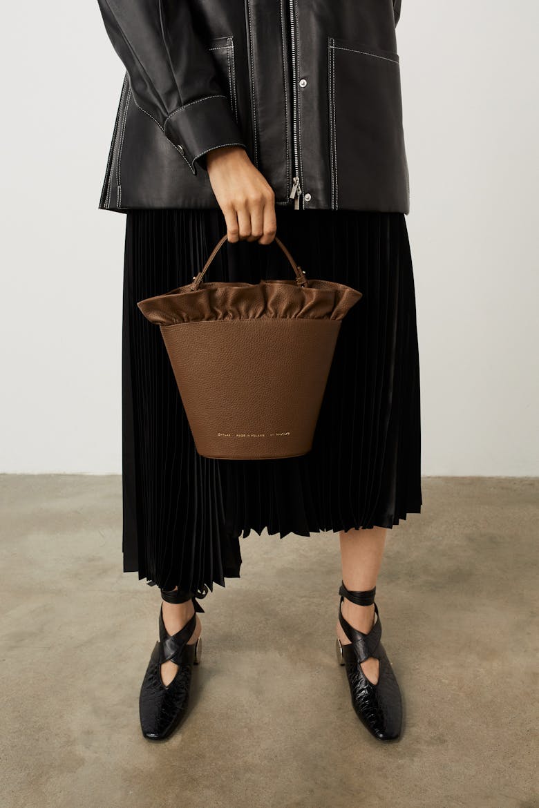 Flounce Bucket Bag “Café-Au-Lait”