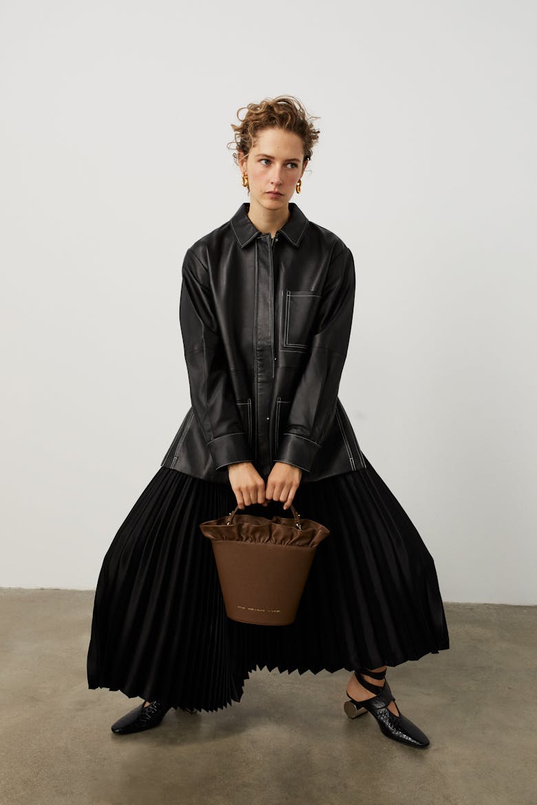 Flounce Bucket Bag “Café-Au-Lait”