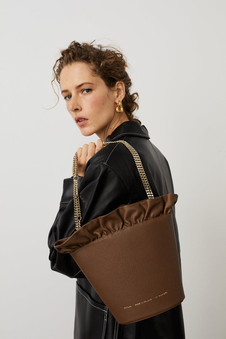 Flounce Bucket Bag “Café-Au-Lait”