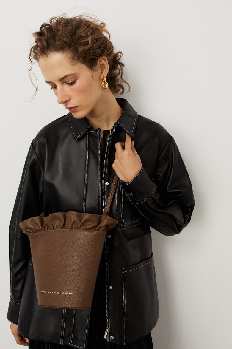 Flounce Bucket Bag “Café-Au-Lait”