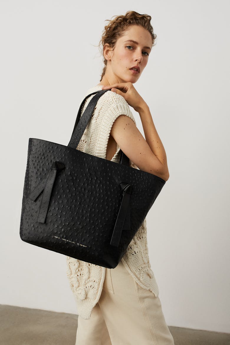 Knot Shopper Bag “black ostrich”