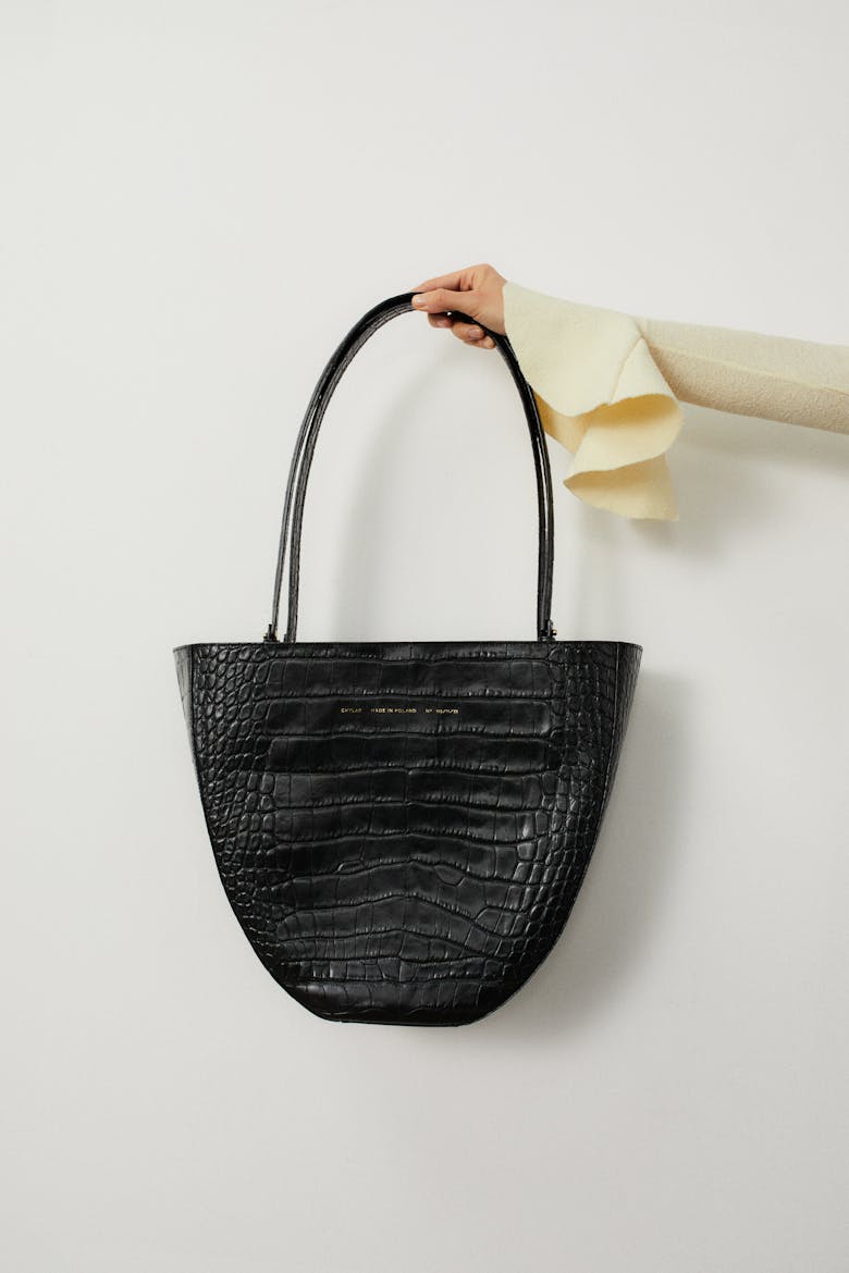 Rounded Tote Bag “glossy black crocodile”