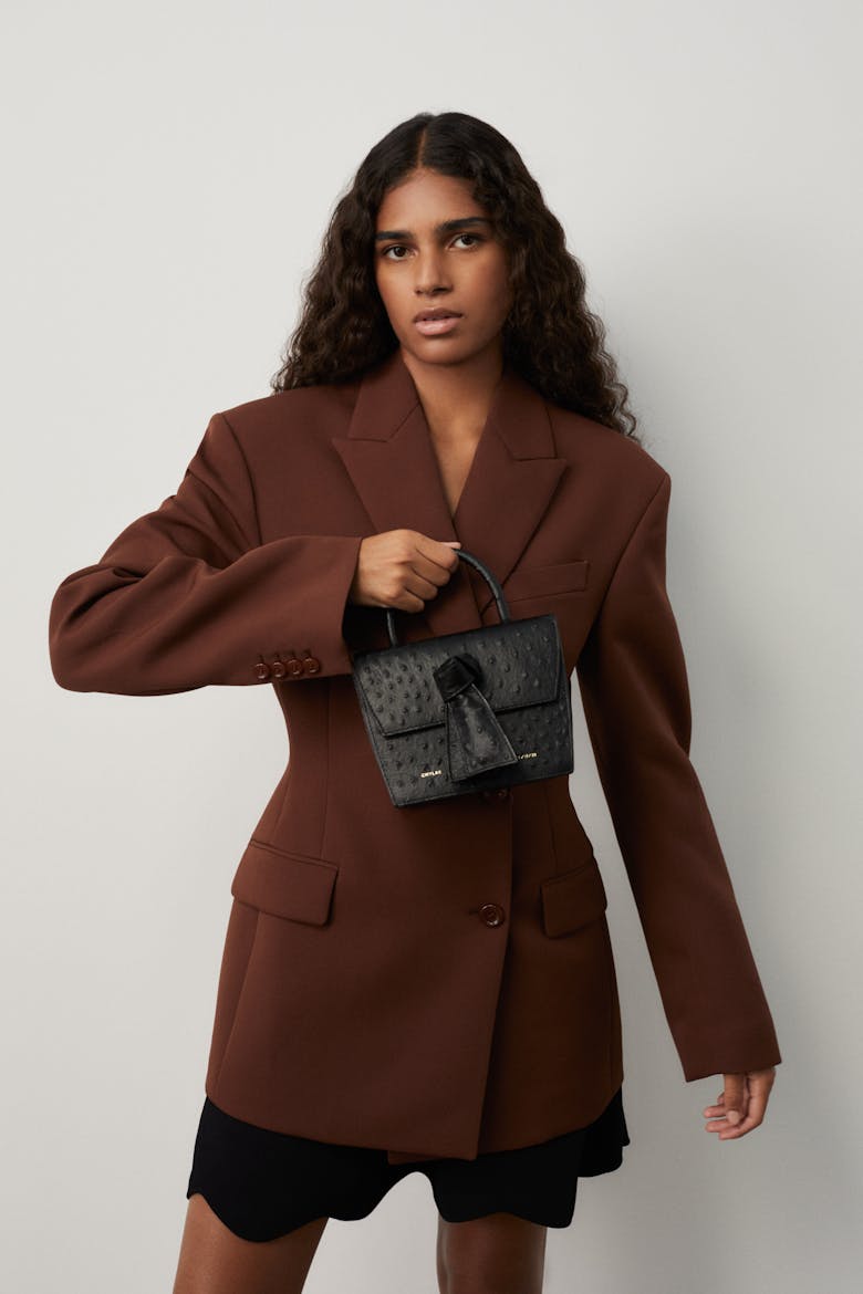 Box Knot Bag “black ostrich”