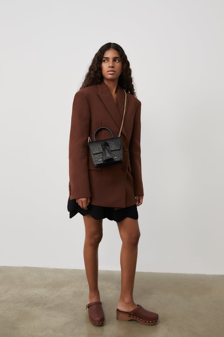 Box Knot Bag “black ostrich”