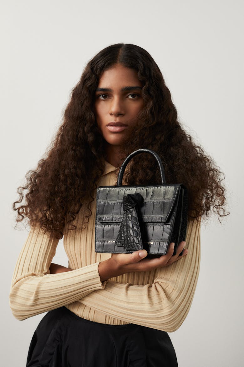 Box Knot Bag “glossy black crocodile”