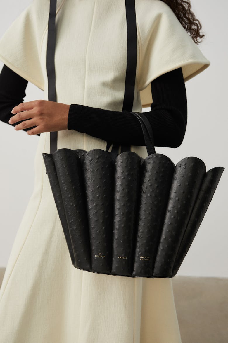 Shell Bag “black ostrich”