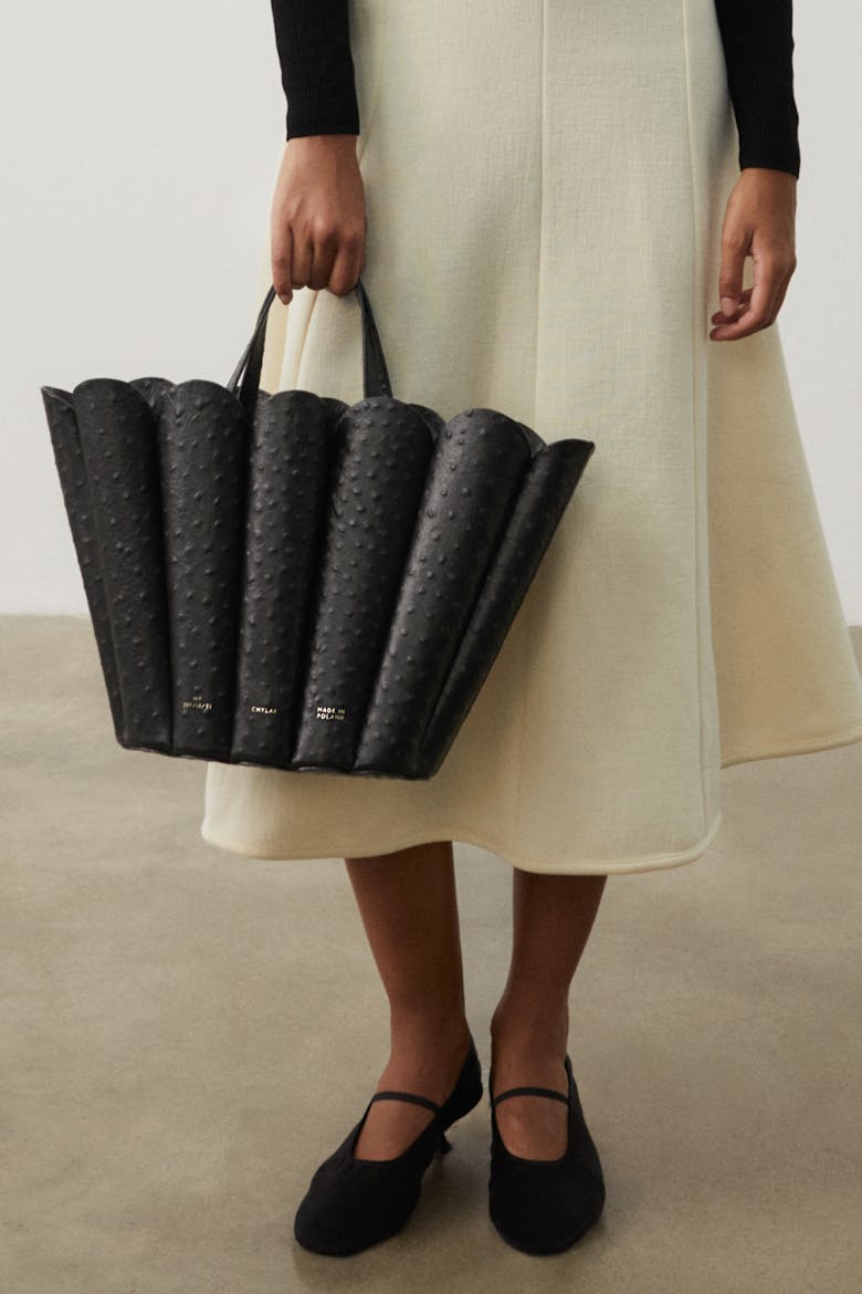 Shell Bag “black ostrich”