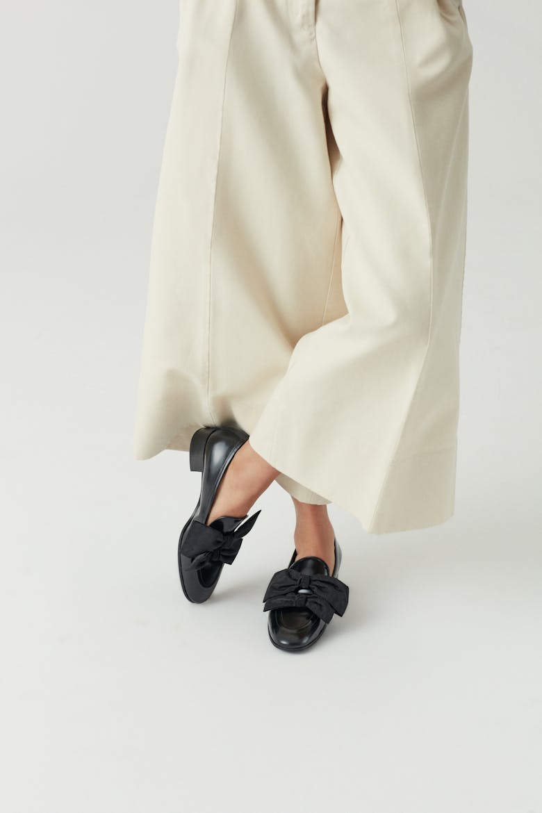 Bow Loafers “glossy black”