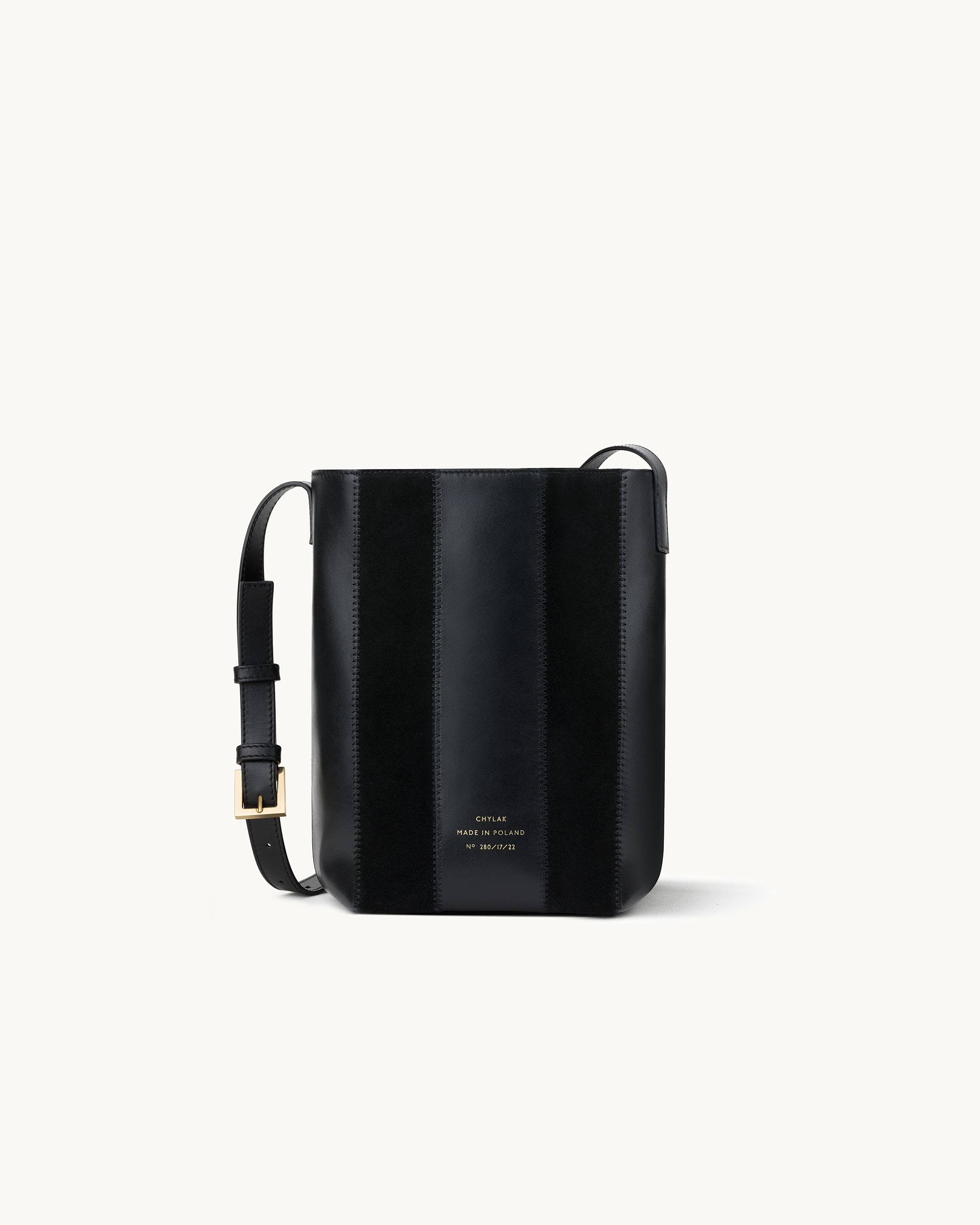 韓国人気ブランド★HAZZYS ★ Iconic Black Nylon Bucket Bag 韓国 HAZZYS(へジス) - 海外通販のBUYMA