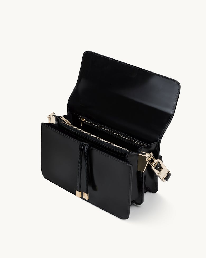 Shoulder Bag “glossy black”