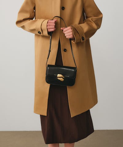 Podłużna Torebka z Kamieniem „czarna błyszcząca skóra”