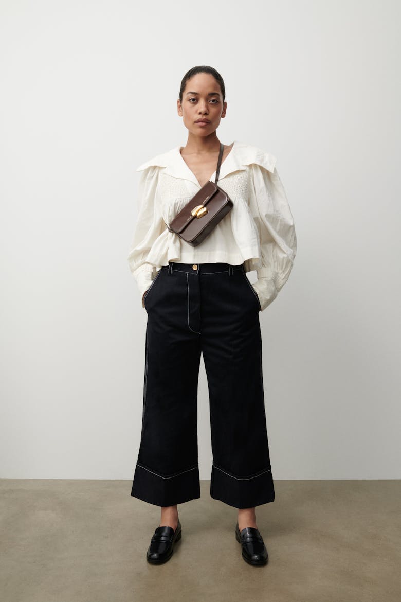 Flap Bag with Sculptural Seal “glossy brown”