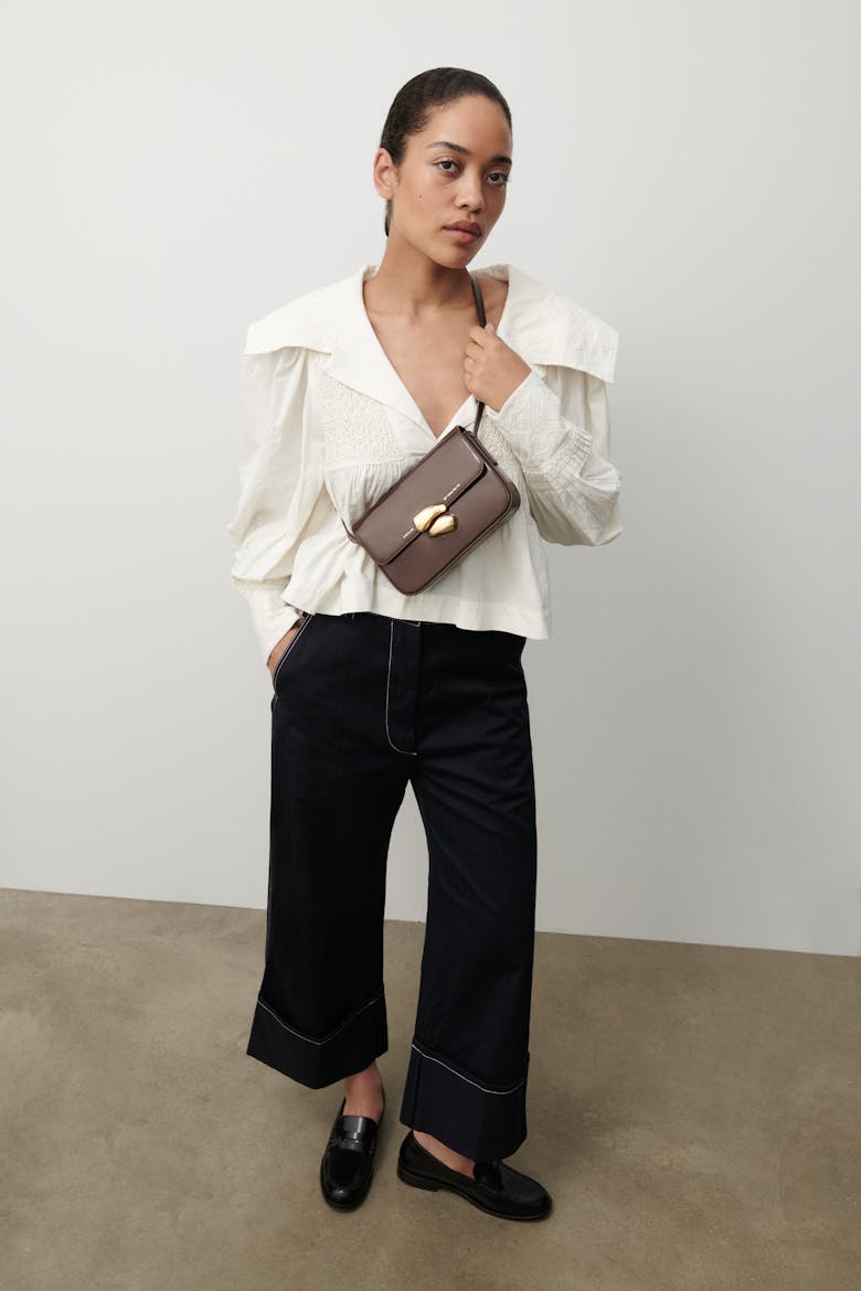 Flap Bag with Sculptural Seal “glossy brown”