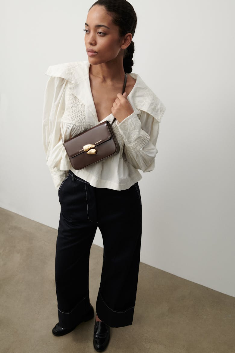 Flap Bag with Sculptural Seal “glossy brown”