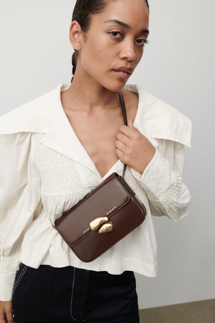 Flap Bag with Sculptural Seal “glossy brown” - Chylak