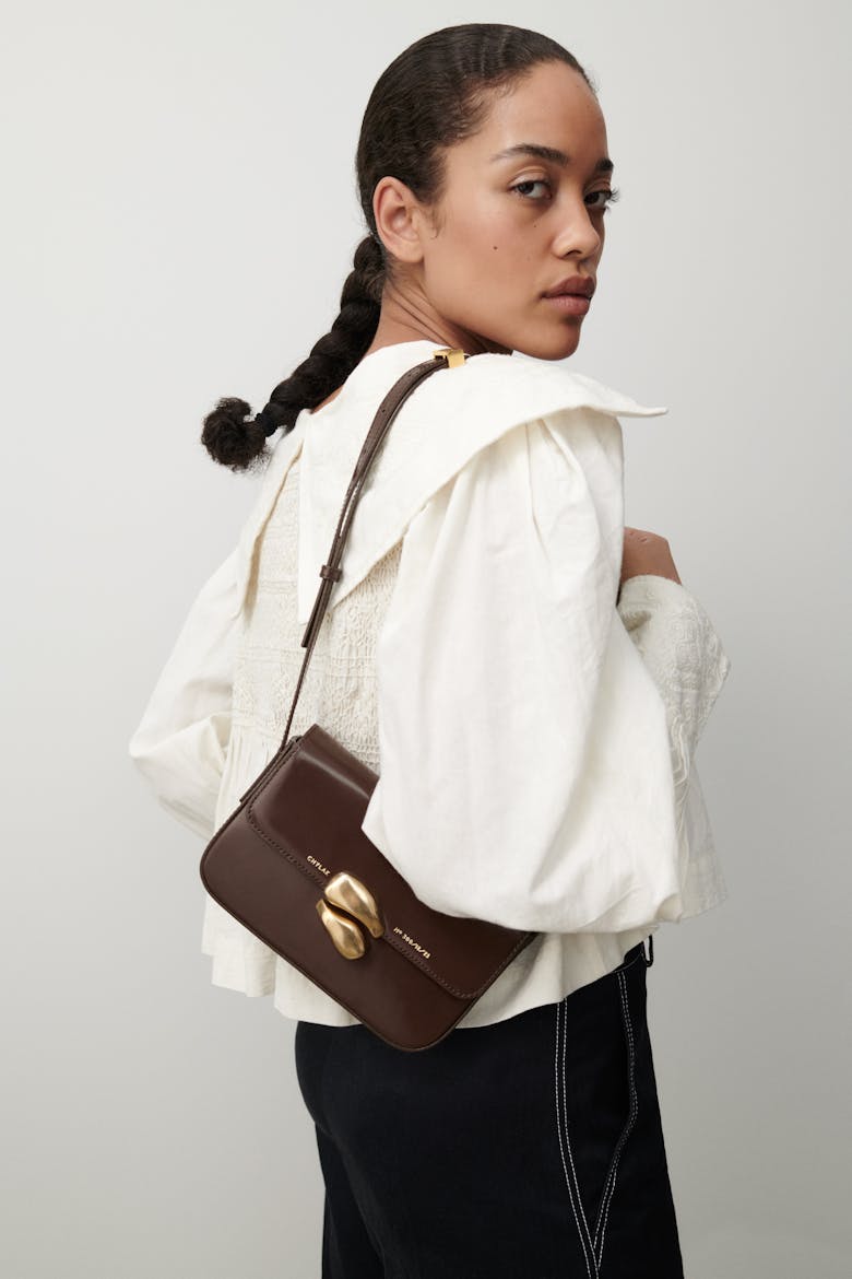 Flap Bag with Sculptural Seal “glossy brown”