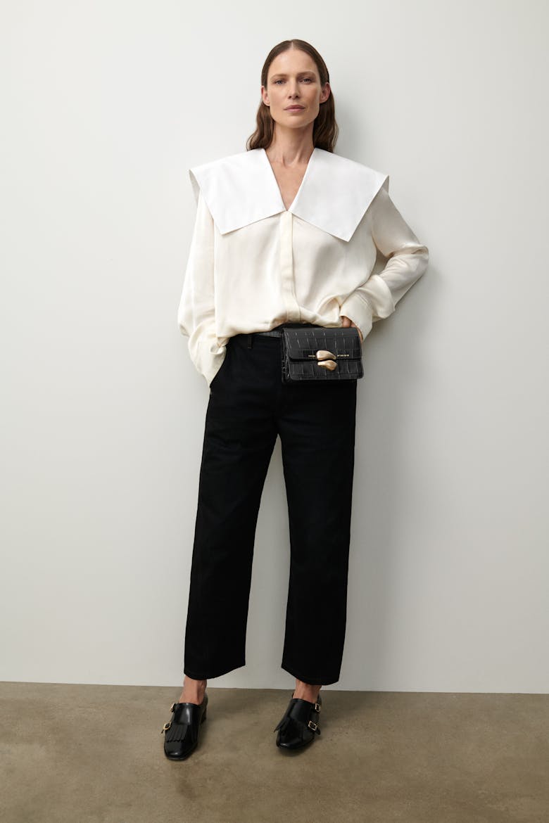 Mini Belt Bag with Sculptural Seal “glossy black crocodile”