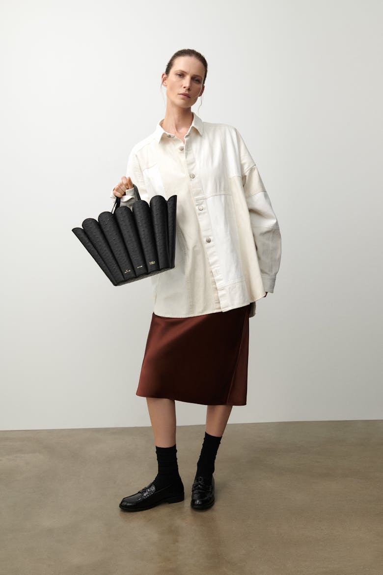 Shell Bag “black ostrich”
