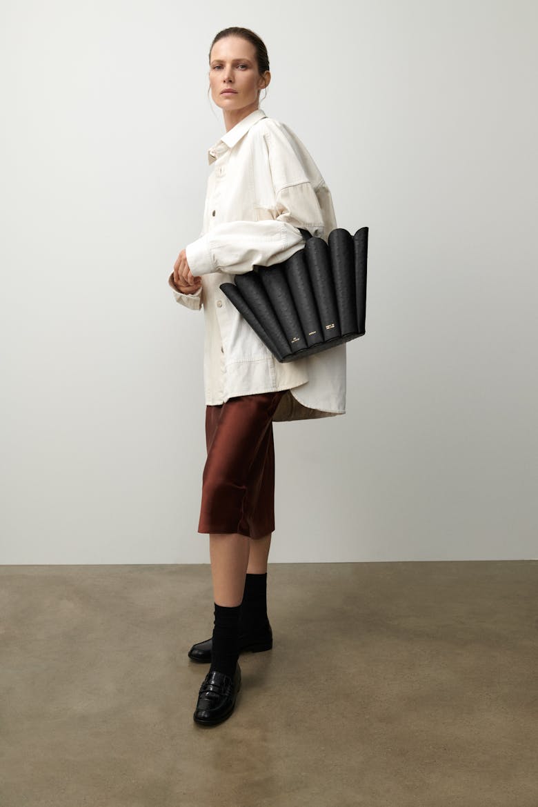 Shell Bag “black ostrich”