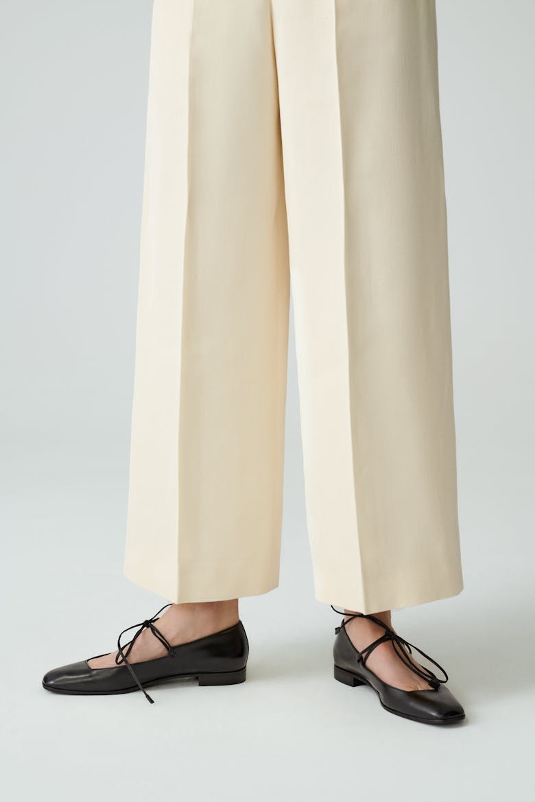 Ballet Flats with Leather Straps Black