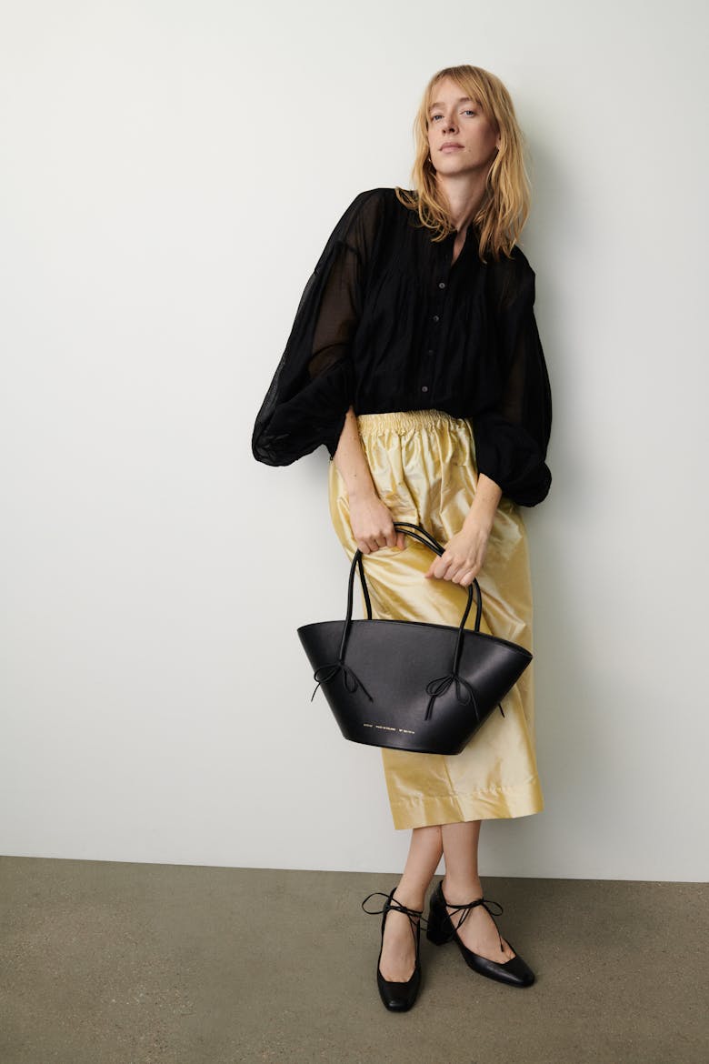 Big Basket with Bows Black