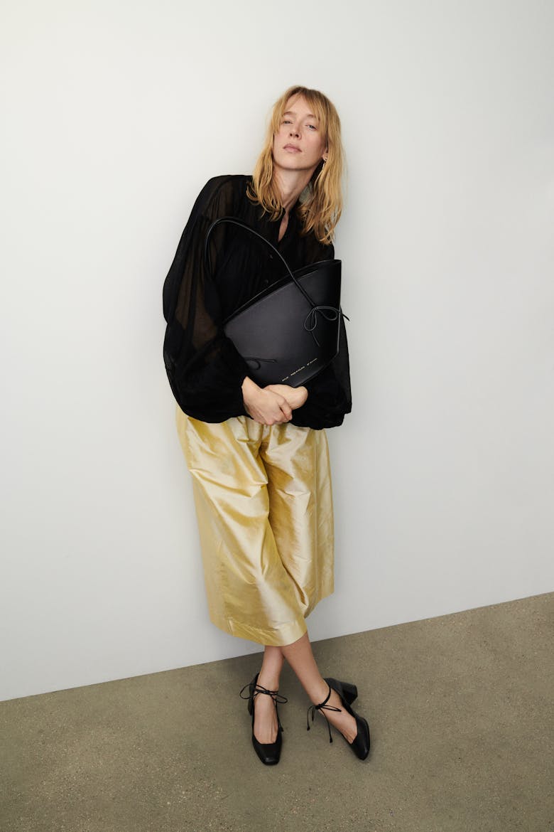 Big Basket with Bows Black