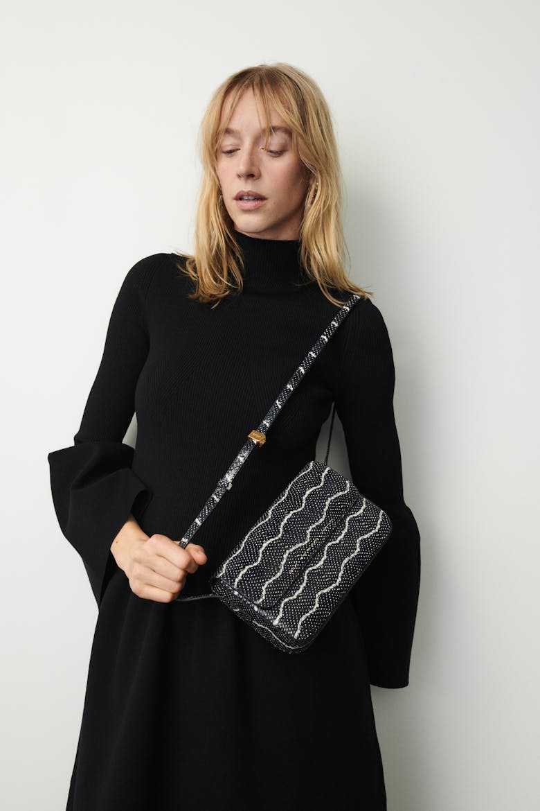 Klasyczna Torebka z Klapką „czarno-biały pyton”