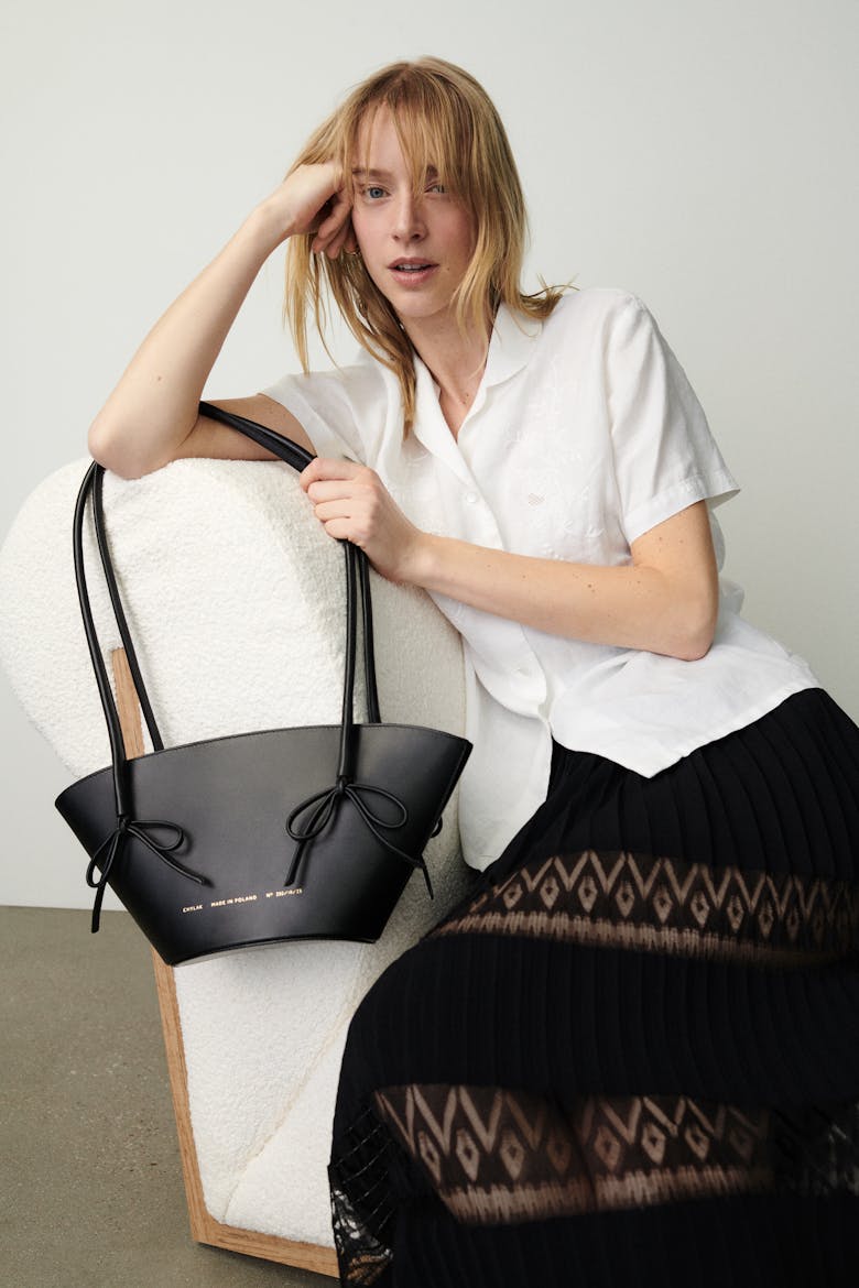 Small Basket with Bows Black