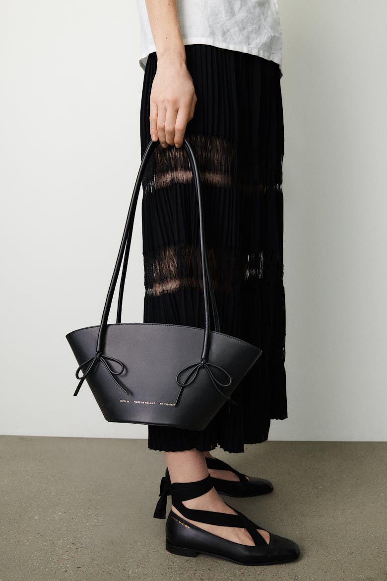 Small Basket with Bows Black