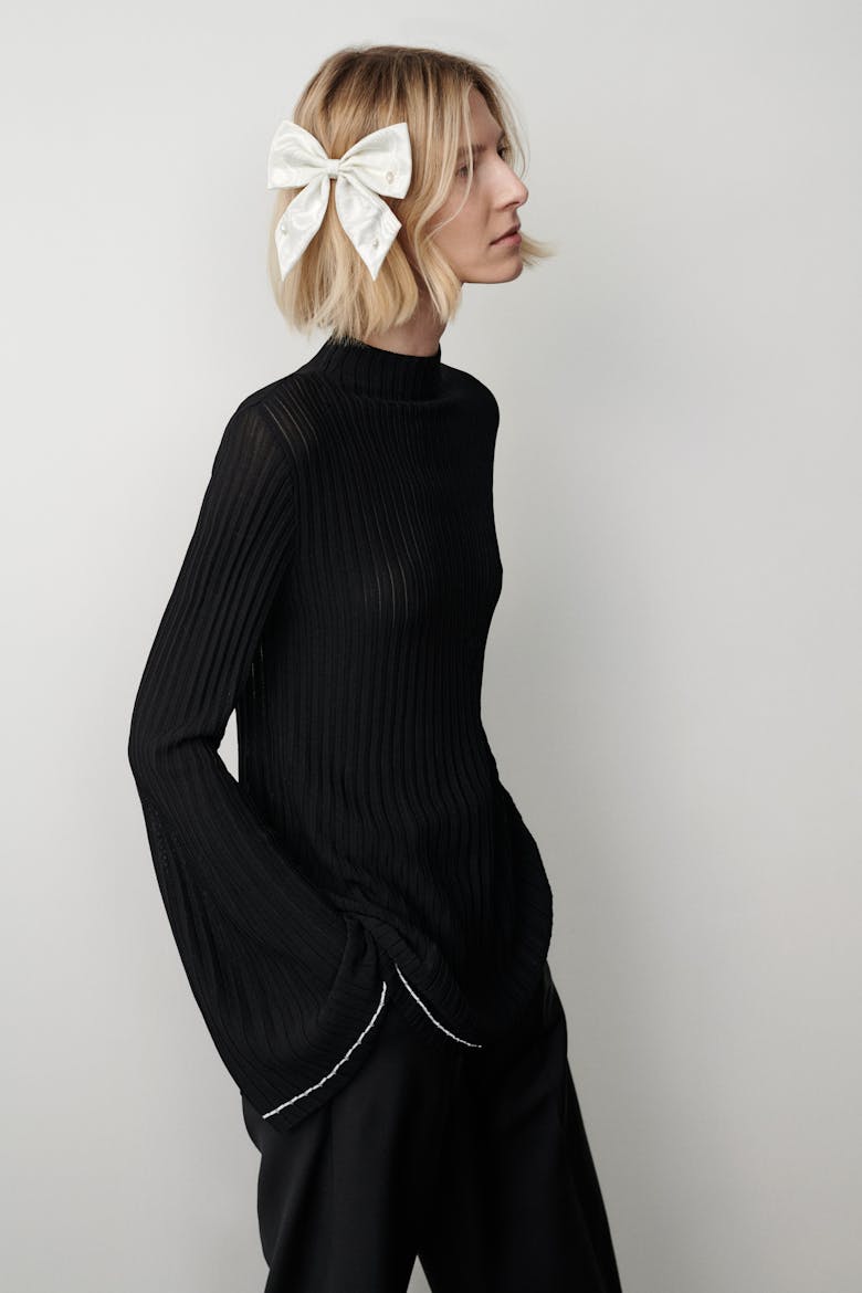 Off-white Bow with Pearls