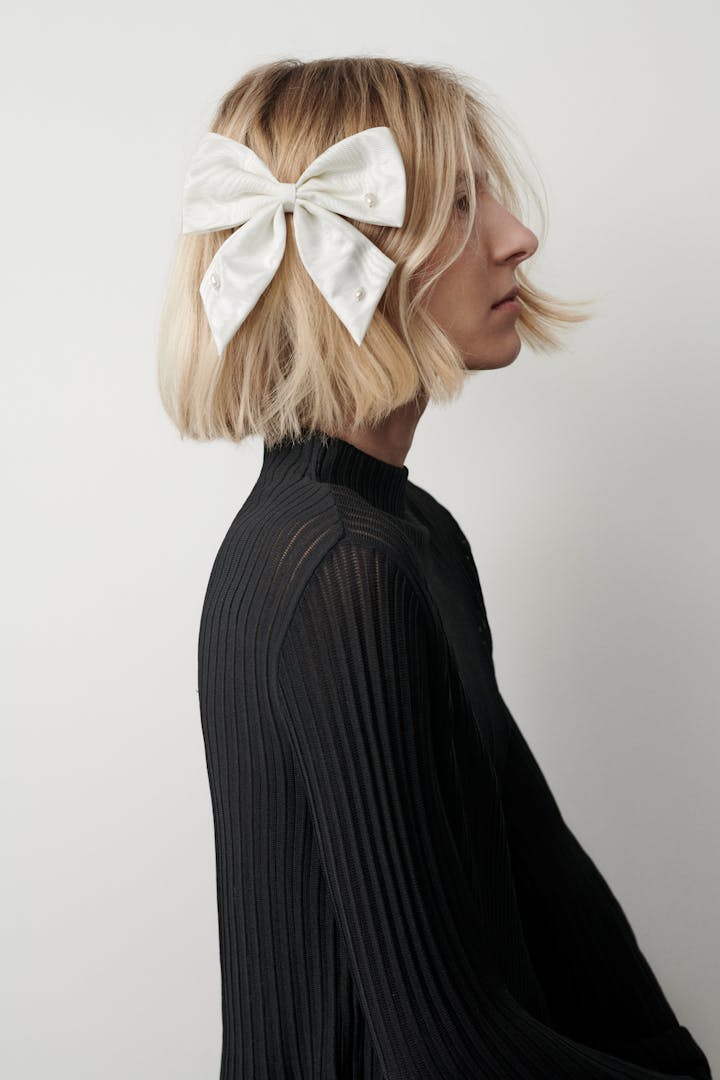 Off-white Bow with Pearls