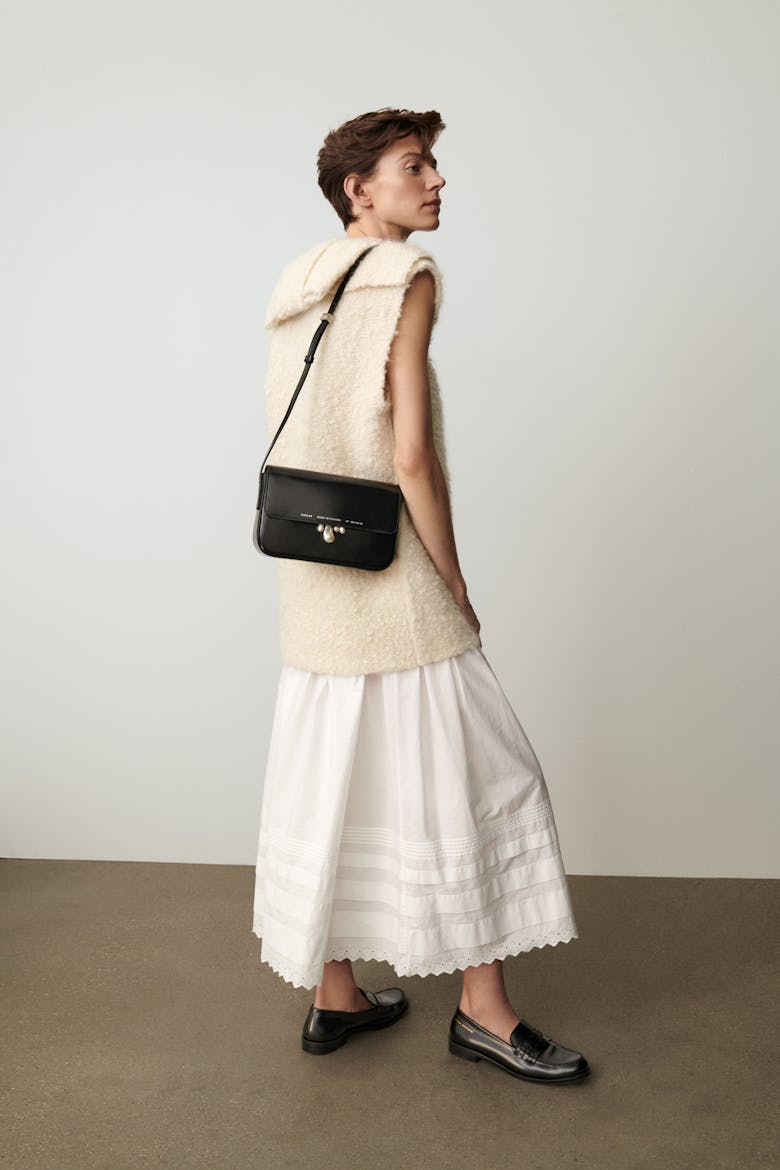 Classic Flap Bag with Pearls “glossy black”