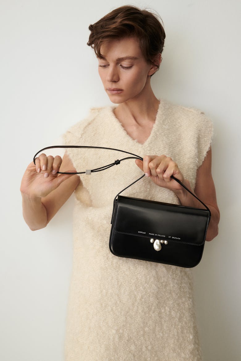 Classic Flap Bag with Pearls “glossy black”