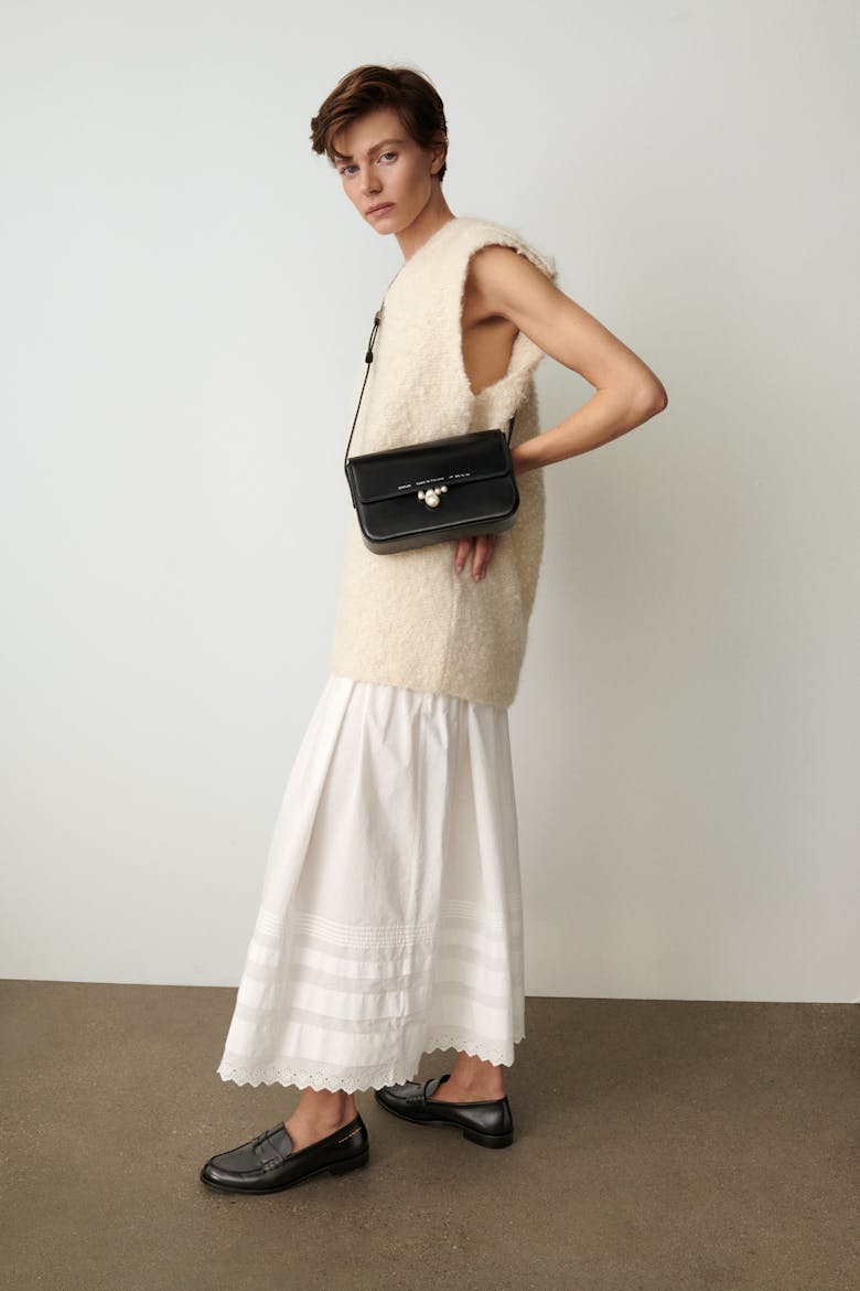 Classic Flap Bag with Pearls “glossy black”